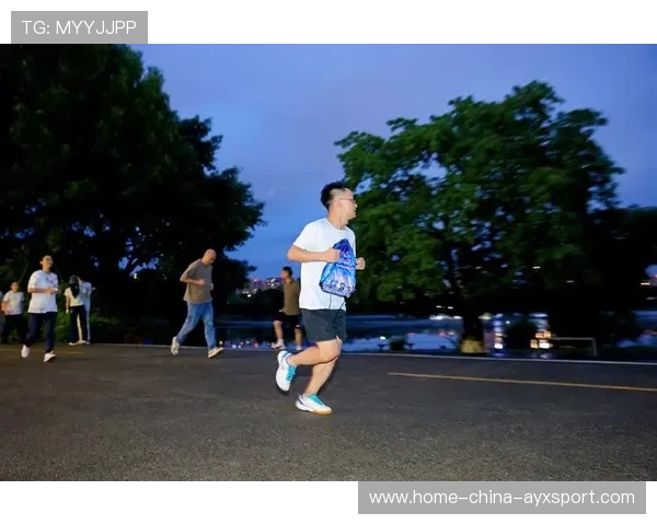 马拉松社区点亮夜跑路线，城市形象焕发新活力